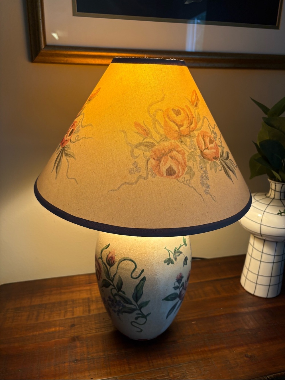 Vintage Cottagecore Ceramic Table Lamp - Picture 11 of 15